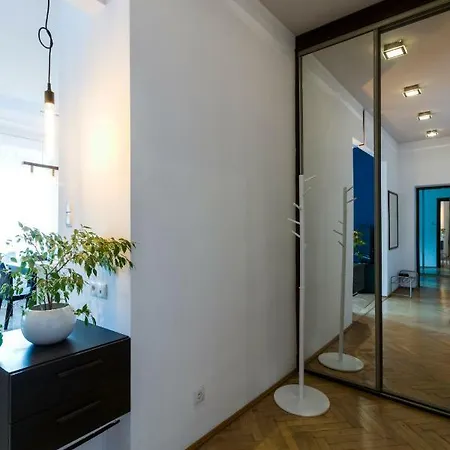 Апартаменты 2-rooms In Old Town - 300 Meters To Town Hall Вроцлав
